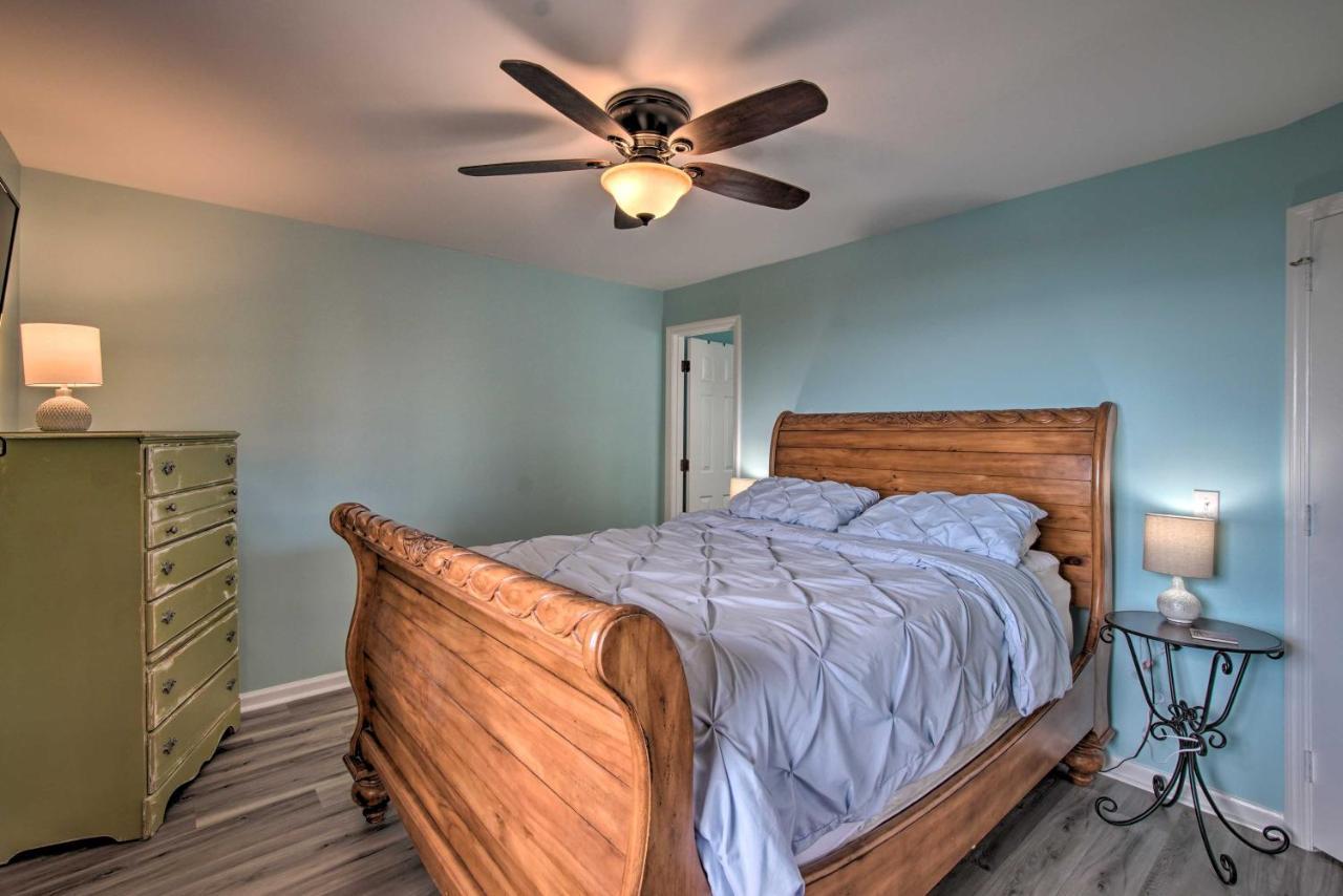 Ocean-View Condo With Deck, Steps To Carolina Beach! Bagian luar foto