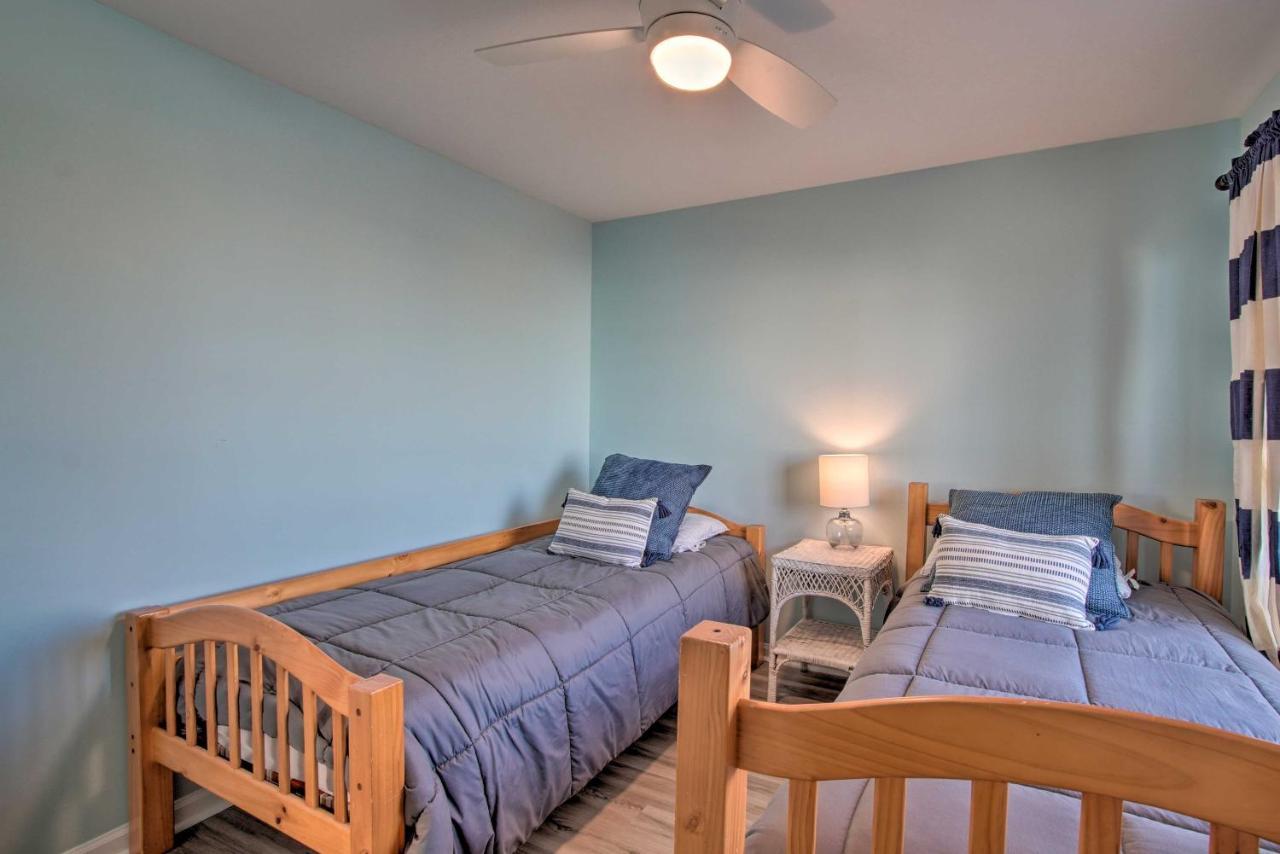 Ocean-View Condo With Deck, Steps To Carolina Beach! Bagian luar foto