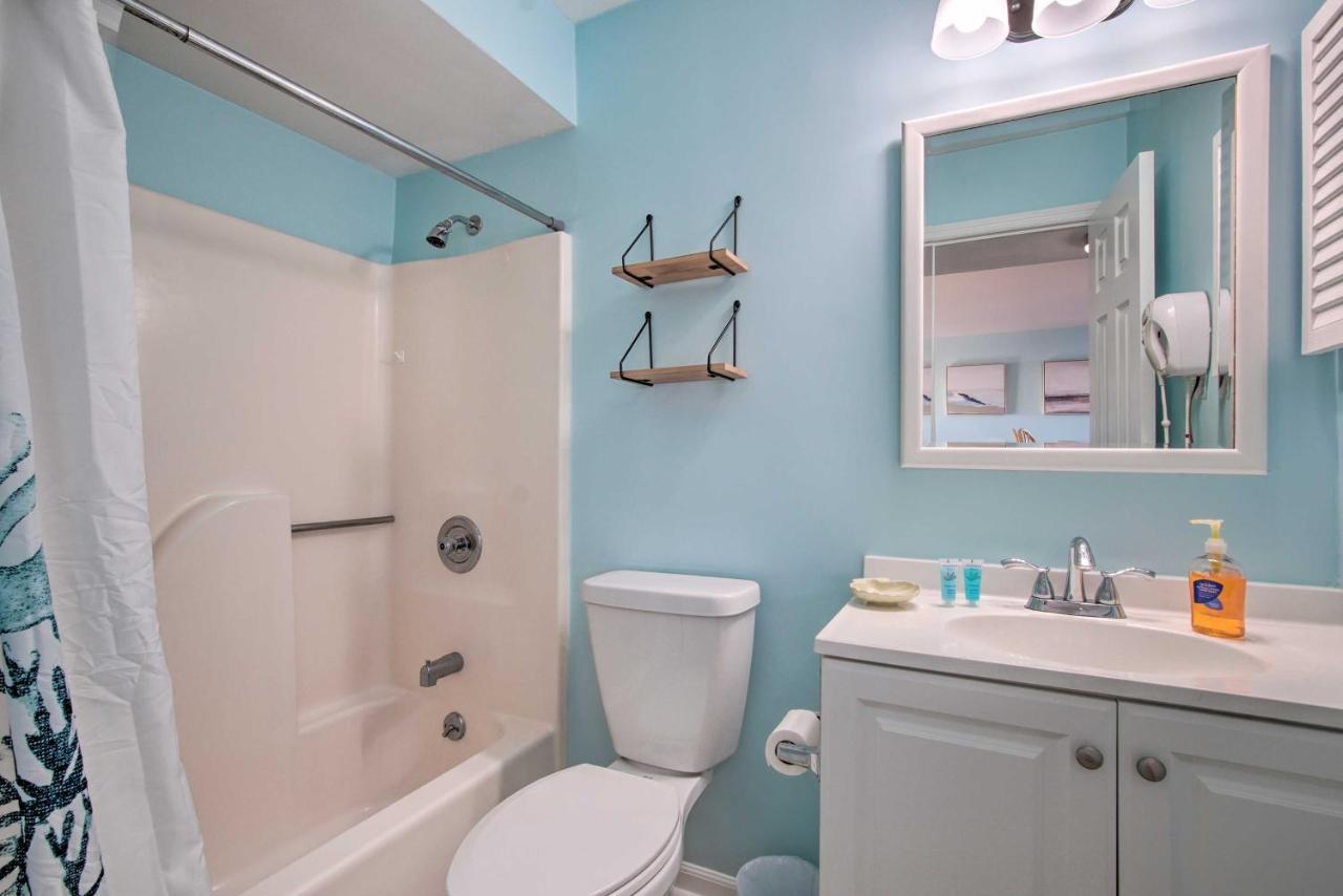 Ocean-View Condo With Deck, Steps To Carolina Beach! Bagian luar foto