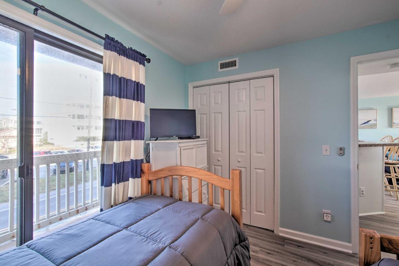 Ocean-View Condo With Deck, Steps To Carolina Beach! Bagian luar foto