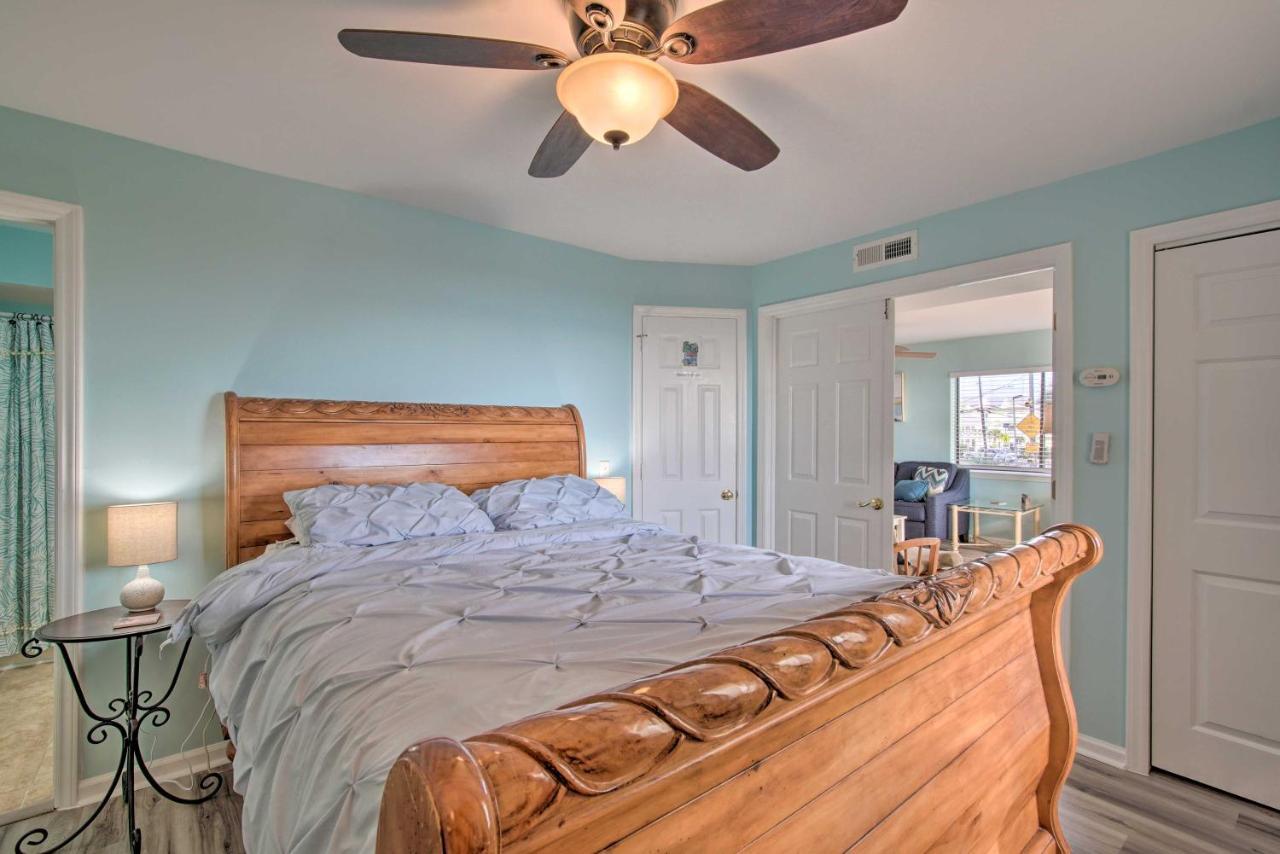 Ocean-View Condo With Deck, Steps To Carolina Beach! Bagian luar foto